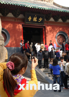少林寺旅游火爆 每天客流量都超过3万人次
