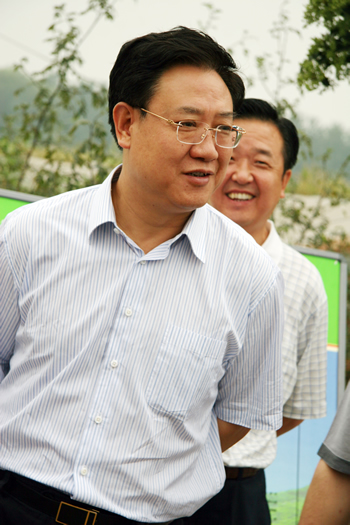 省交通厅厅长安惠元为河南省政府网站正式开通一周年寄语--专题专栏