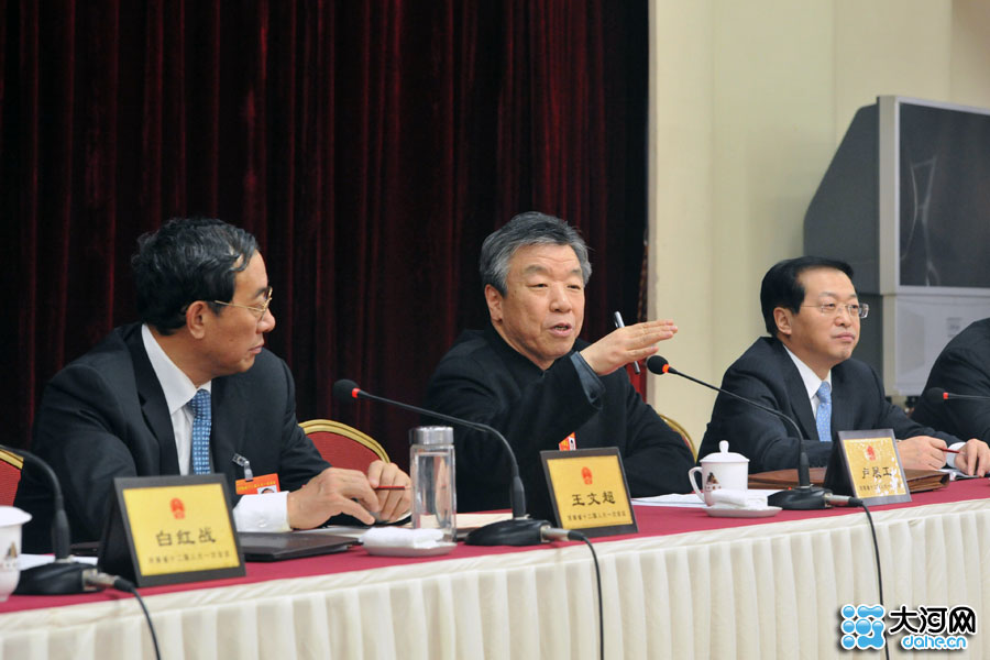 卢展工参加郑州代表团审议政府工作报告--10专