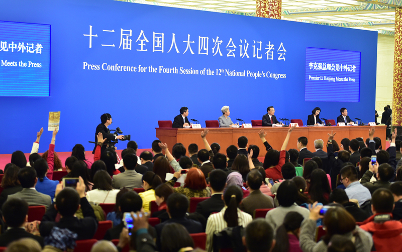 3月16日，国务院总理李克强在北京人民大会堂与中外记者见面，并回答记者提问。新华社记者 刘军喜 摄