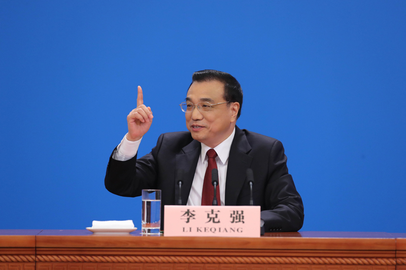 3月16日，国务院总理李克强在北京人民大会堂与中外记者见面，并回答记者提问。 新华社记者 邢广利 摄