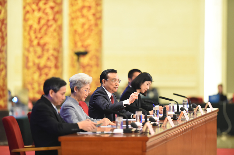 3月16日，国务院总理李克强在北京人民大会堂与中外记者见面，并回答记者提问。新华社记者 金良快 摄