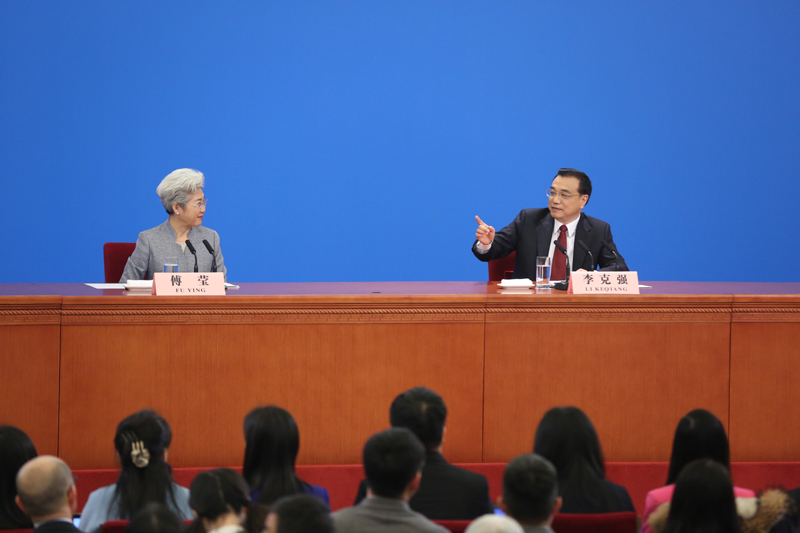 3月16日，国务院总理李克强在北京人民大会堂与中外记者见面，并回答记者提问。新华社记者 殷刚 摄