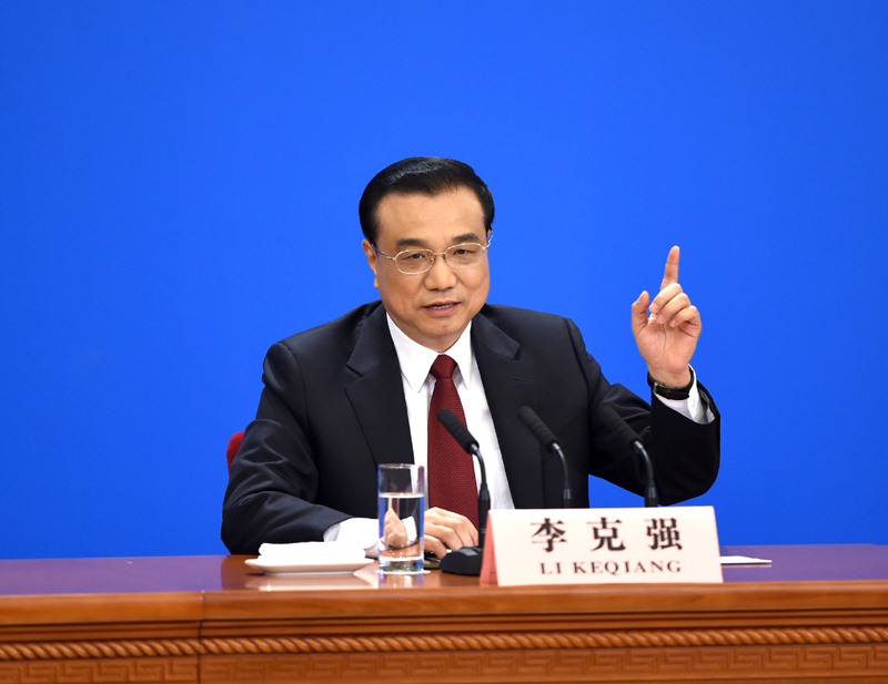 3月16日，国务院总理李克强在北京人民大会堂与中外记者见面，并回答记者提问。新华社记者 谢环驰 摄