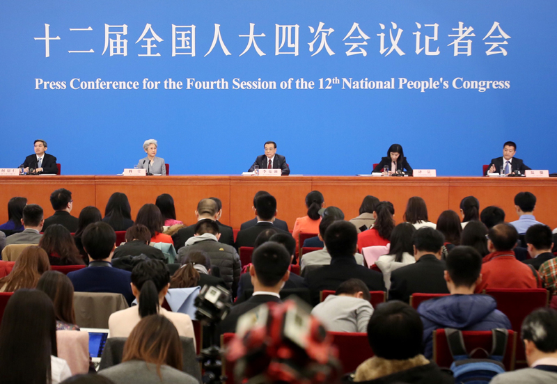 3月16日，国务院总理李克强在北京人民大会堂与中外记者见面，并回答记者提问。新华社记者 张铖 摄
