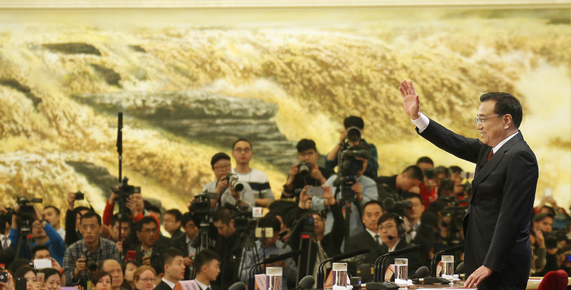 3月16日，国务院总理李克强在北京人民大会堂与中外记者见面，并回答记者提问。新华社记者 吕迅 摄