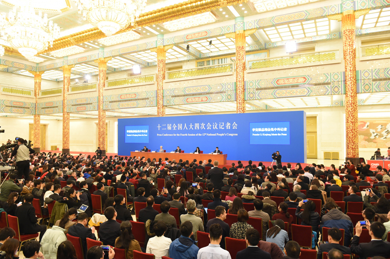 3月16日，国务院总理李克强在北京人民大会堂与中外记者见面，并回答记者提问。新华社记者 杨宗友 摄