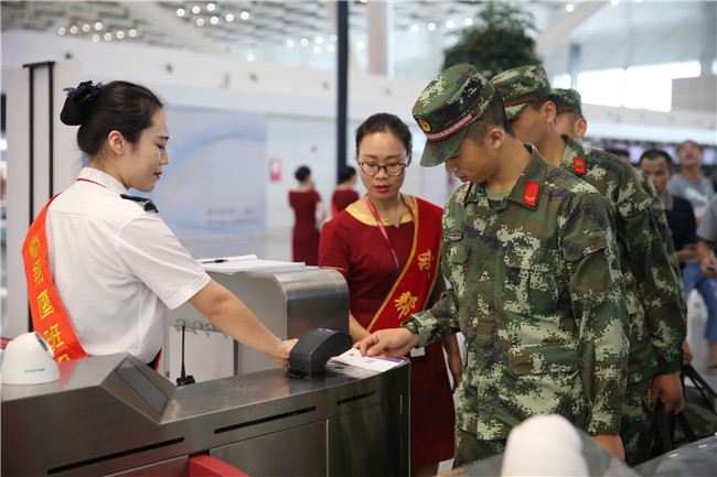 郑州机场军人依法优先通道全方位开放