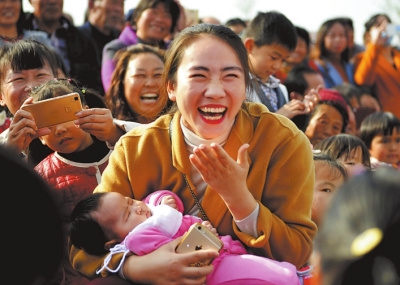 河南省人民政府门户网站 最美河南人群众笑脸
