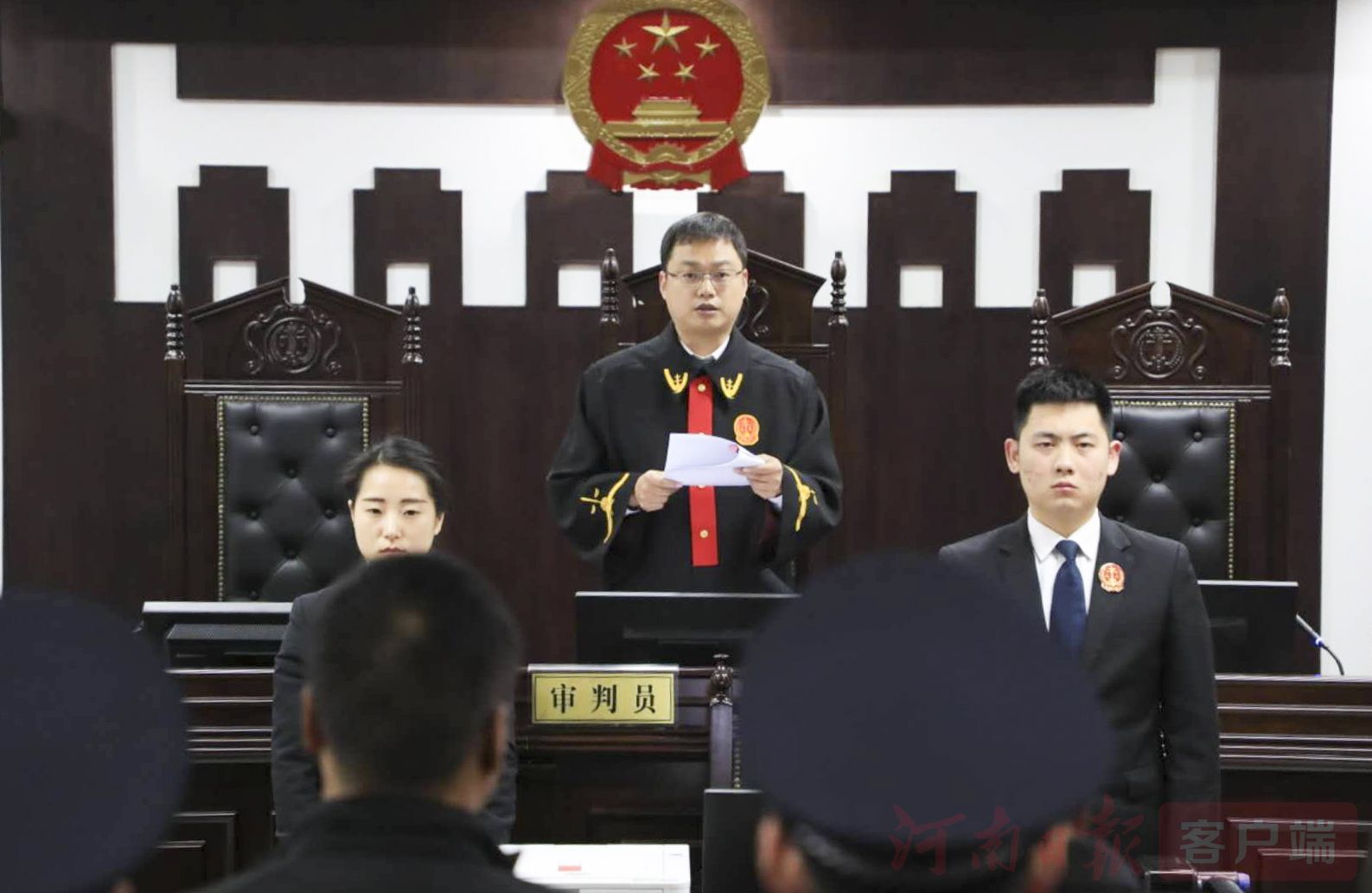 河南省人民政府门户网站 新密法检两长同庭审